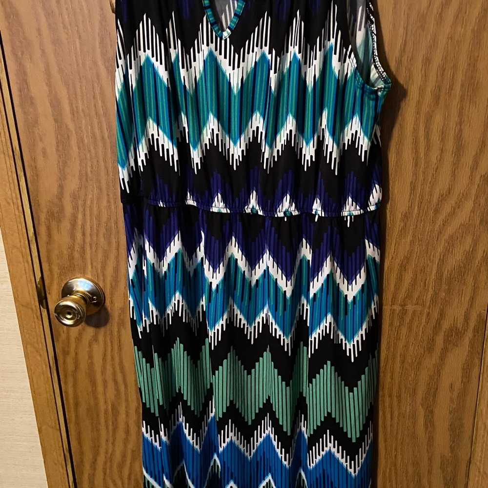 Dress - Picture 4 of 4